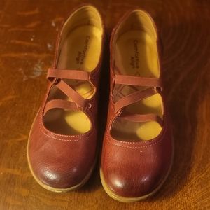 Comfortiva Aline shoes, size 9.5, burgandy.